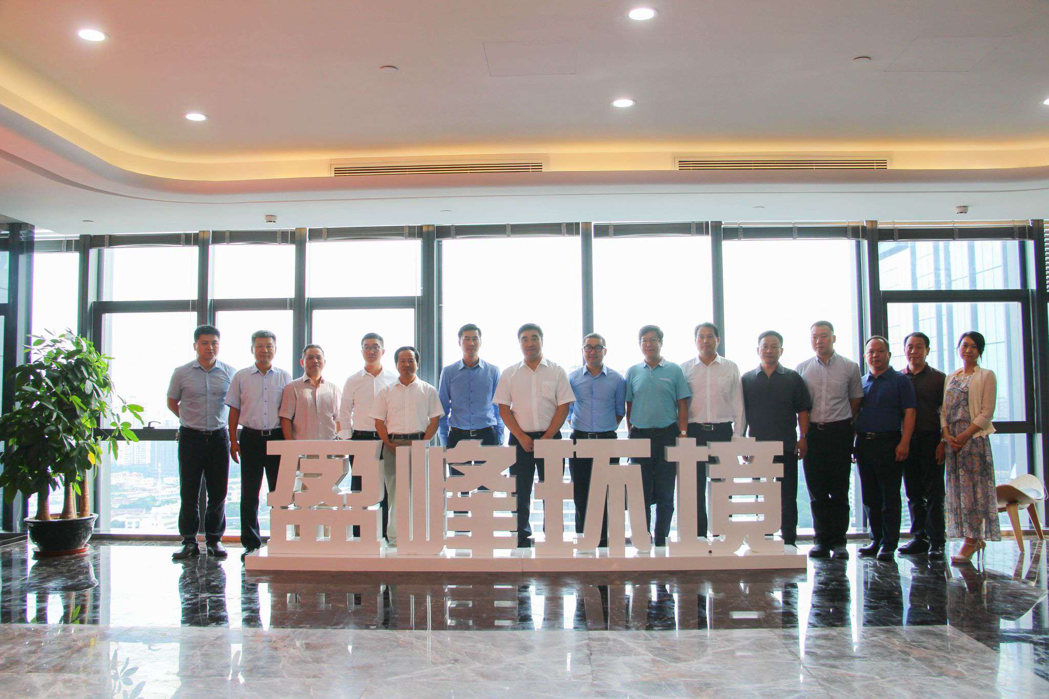 湖南省長沙市副市長劉明理一行蒞臨米蘭·(milan)中國官方網站環境參觀考察