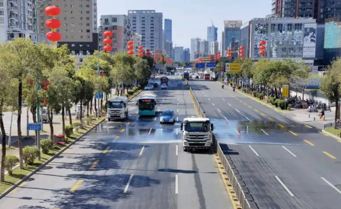 虎虎生威迎新春丨米蘭·(milan)中國官方網站環(huán)境環(huán)衛(wèi)作業(yè)扮靚城市佳節(jié)新容顏